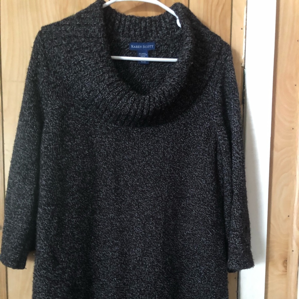 Black and white thick blouse